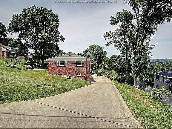 5th image of 400 Sheridan Cir