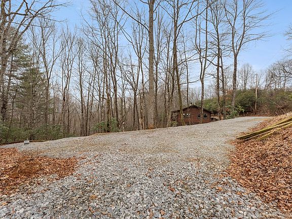 5th image of 451 Summit Rd