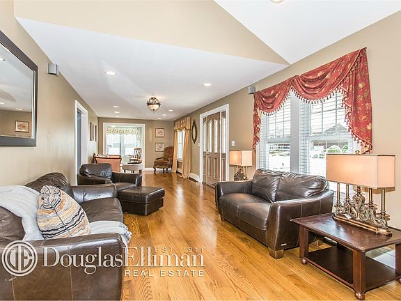 4th image of 281 Greeley Ave
