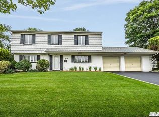 38 Crescent Dr, Old Bethpage, NY 11804