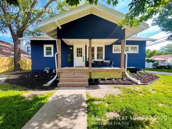 1327 Lake St