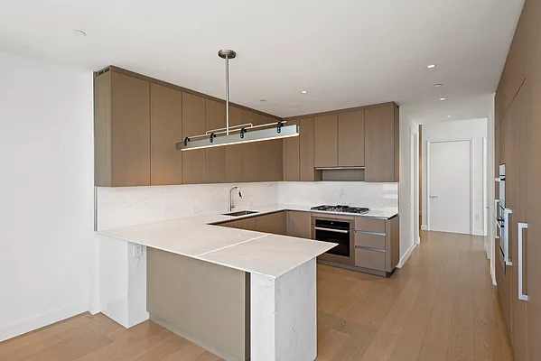Rented by SERHANT. | media 19