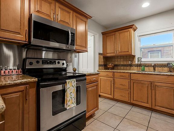 3rd image of 420 E 74th St