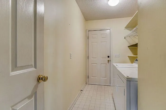 907 Catskill Ln — Photo 34
