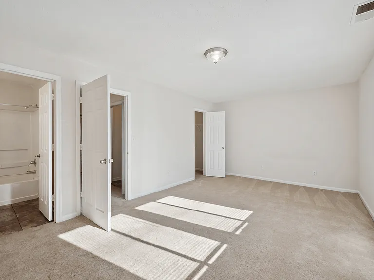 Patriot Point Apartment Homes — Photo 65