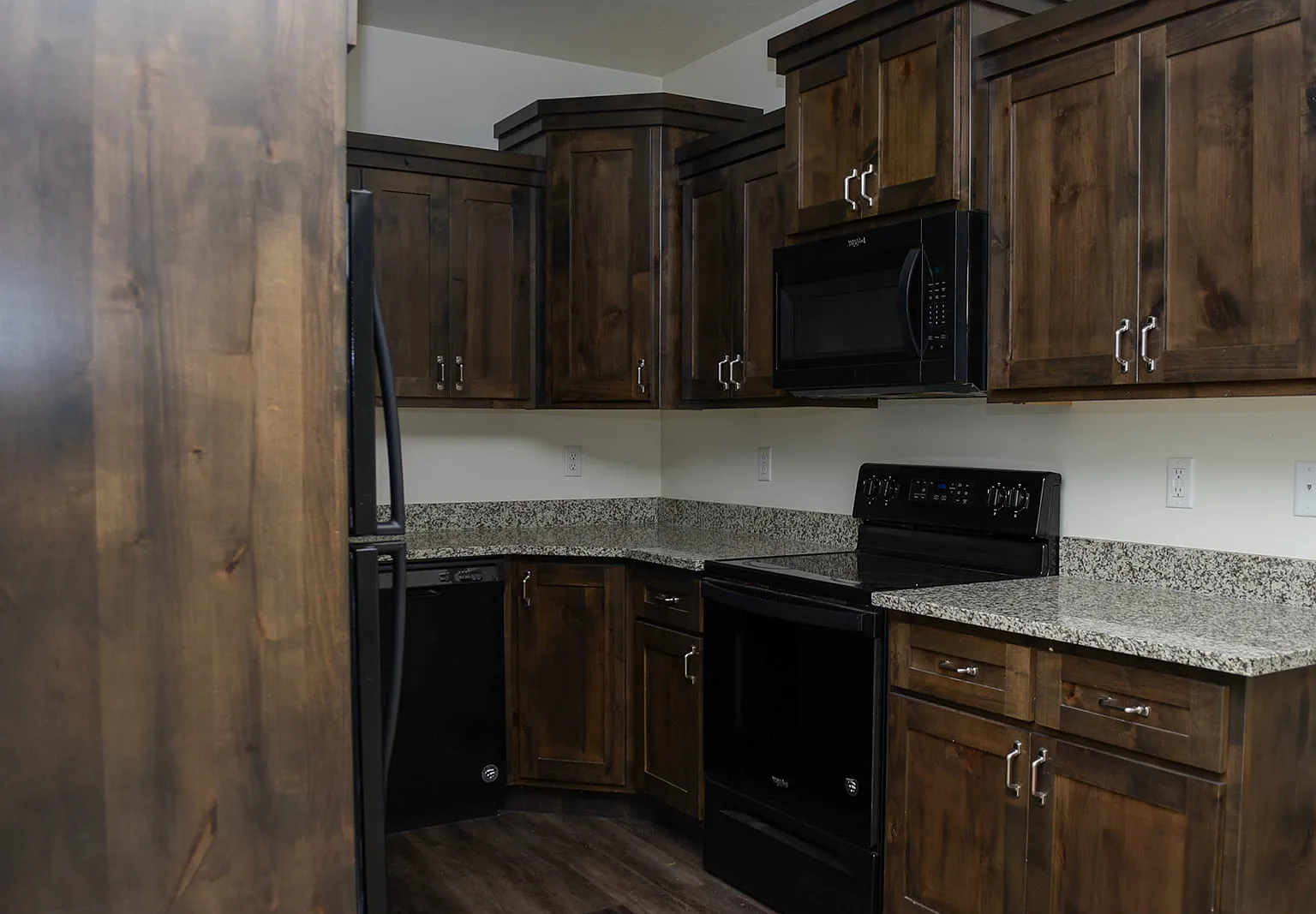 3 bed, 2.0 bath, 1196 sqft, $1,525 — Photo 3