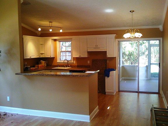 3rd image of 1071 Willow Cove Ct W