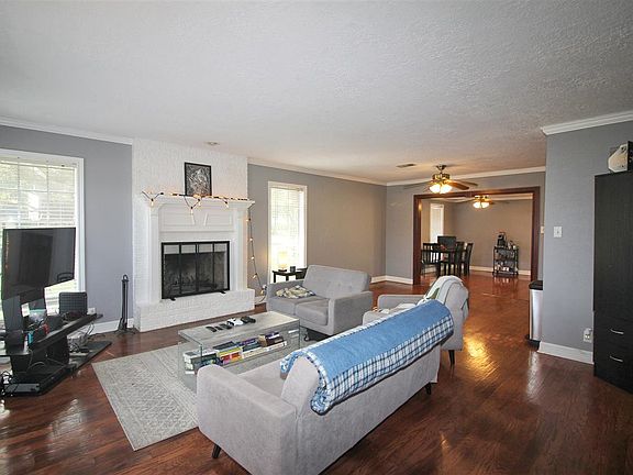 5th image of 8090 Gladys Ave