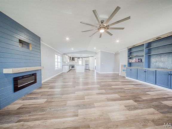 5th image of 550 Maplewood Dr