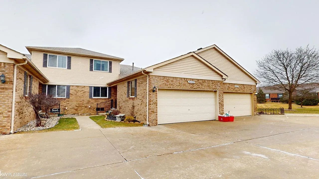 30599 Victoria Ct photo 1