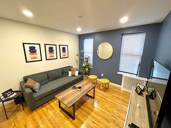 3rd image of 60 Thayer St APT 3A