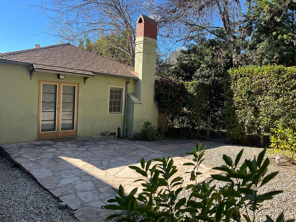 1st image of 2918 Waverly Dr #2918