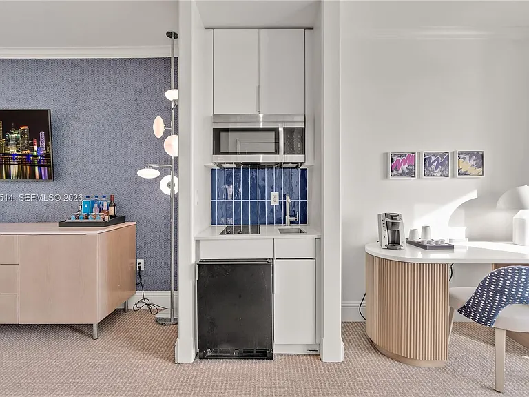 4401 Collins Ave #1508 — Photo 4