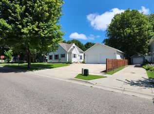 302 Trott Ave SE, Willmar, MN 56201
