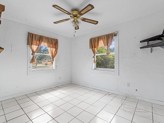 5th image of 4431 NE 2nd Terrace