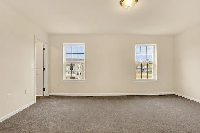 81 Simon Ct — Photo 18