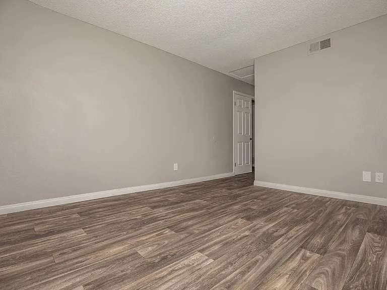 Peartree Apartments — Photo 54