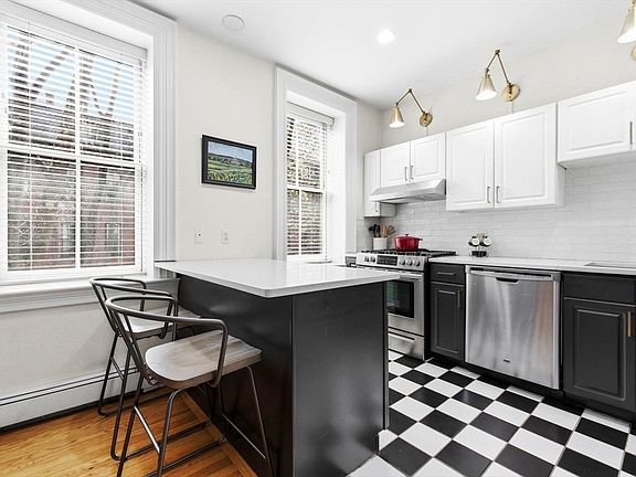 5th image of 30 E Springfield St APT 2
