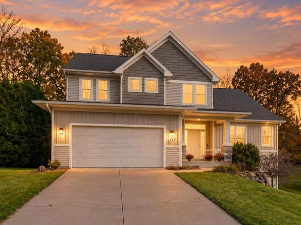 3225 Jacobs Cir, Kalamazoo, MI 49009