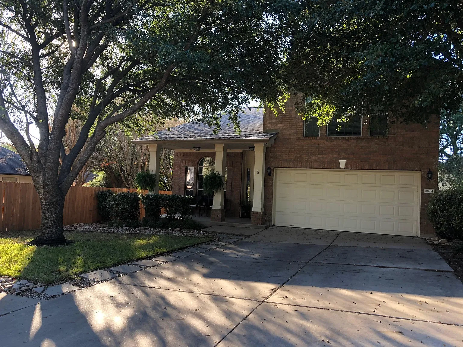 10404 Bentley Dr — Photo 2