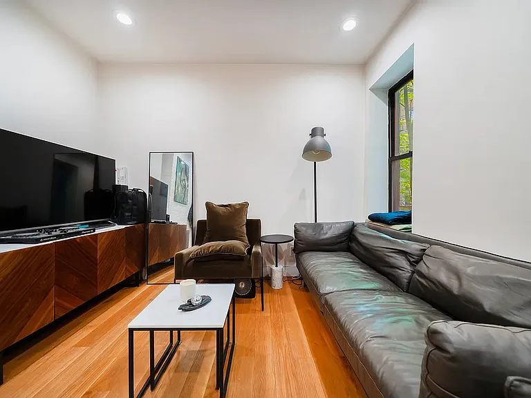 128 W 13th St #5X — Photo 2