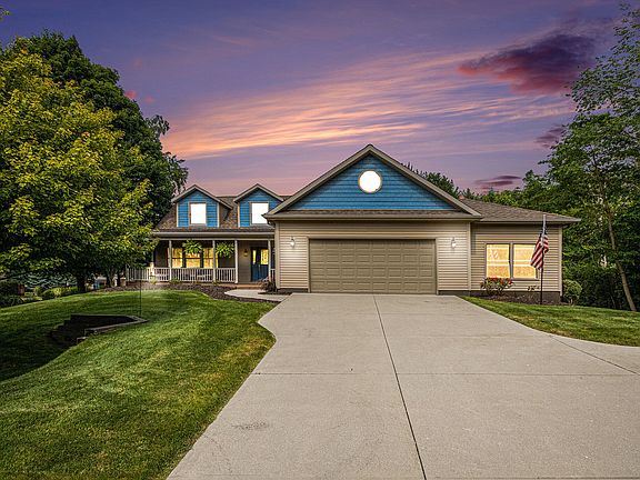3rd image of 21 Columbine Dr