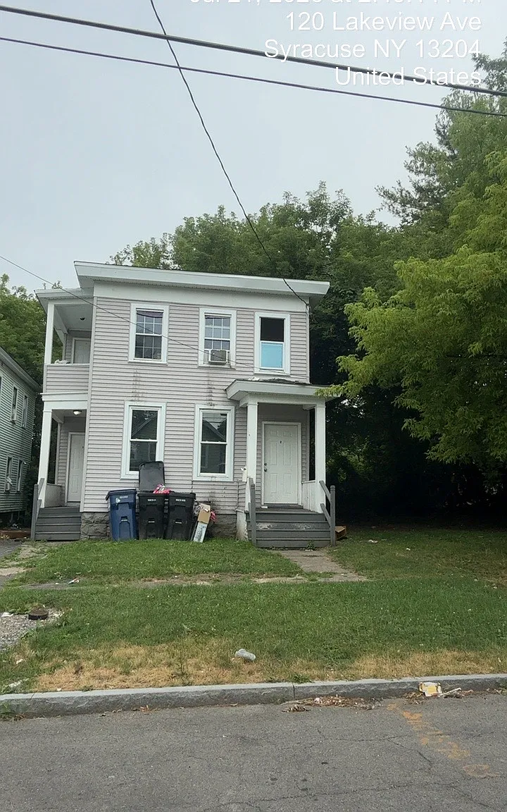 123 Lakeview Avenue - 1 — Photo 1