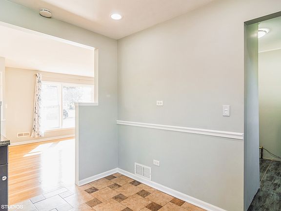 4th image of 1216 Earl Ave