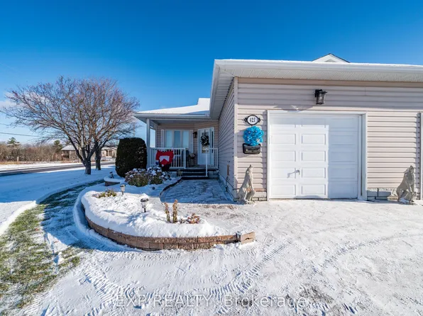 421 Mayhew St, Renfrew, ON K7V 4L4