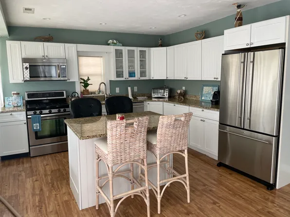 39 Forest Ave #1, Falmouth, MA 02540