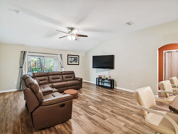 3rd image of 208 Burlington Ct