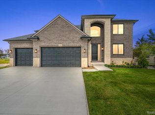 50999 Mistwood Dr, Macomb, MI 48042