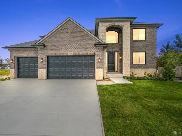 50999 Mistwood Dr, Macomb, MI 48042