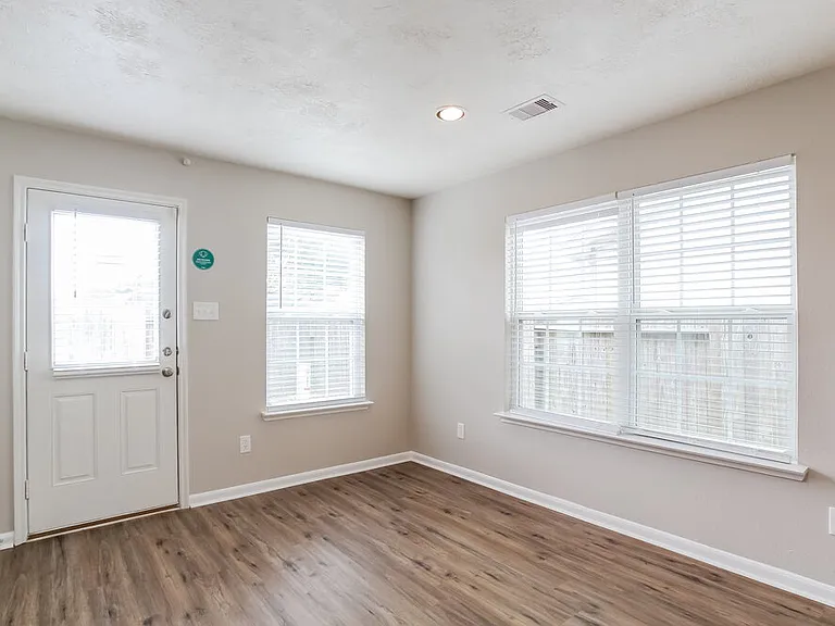 8138 Sanders Glen Ln — Photo 5
