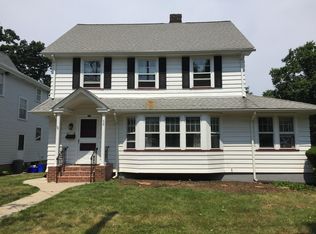 39 Oak Crest Pl, Nutley, NJ 07110