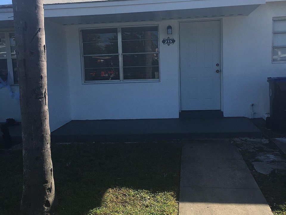 1st image of 215 W Towne Pl