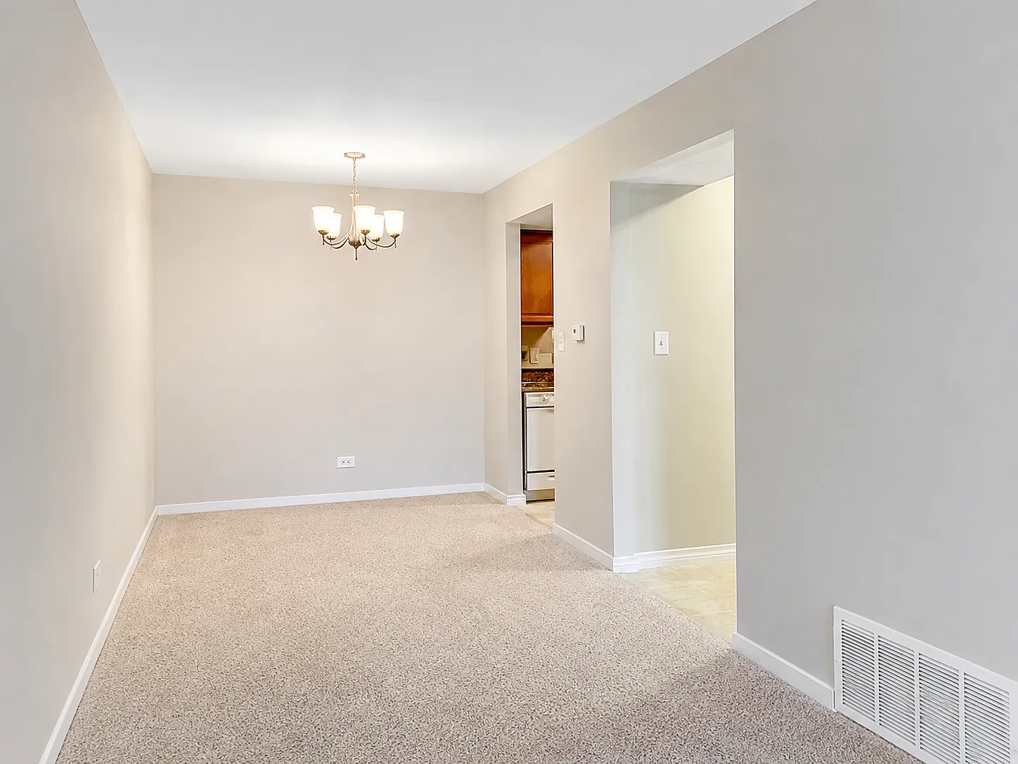 2 bed, 1000 sqft, $2,060 — Photo 4