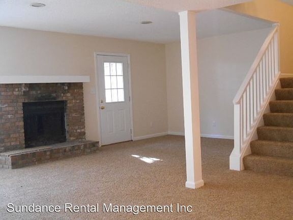 3rd image of 208 Cloverdale Blvd Unit 7