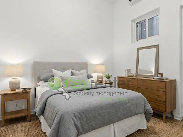 407 Park Ave — Photo 10