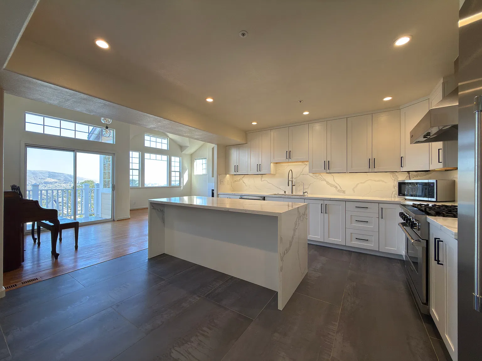 3 bed, 1900 sqft, $6,800 — Photo 3