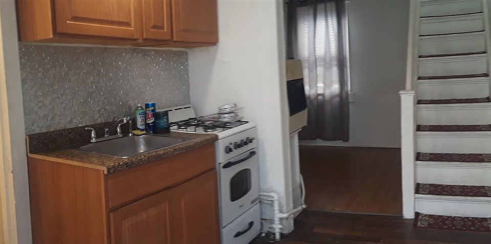 2nd image of 423 4th St APT 1