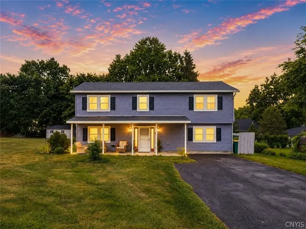 4 Comstock Rd, Baldwinsville, NY 13027