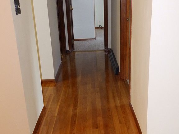 Hallway to bath & bedrooms