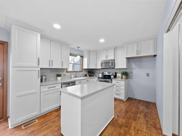 3105 Sherman Park Dr #1F, Saint Charles, MO 63303