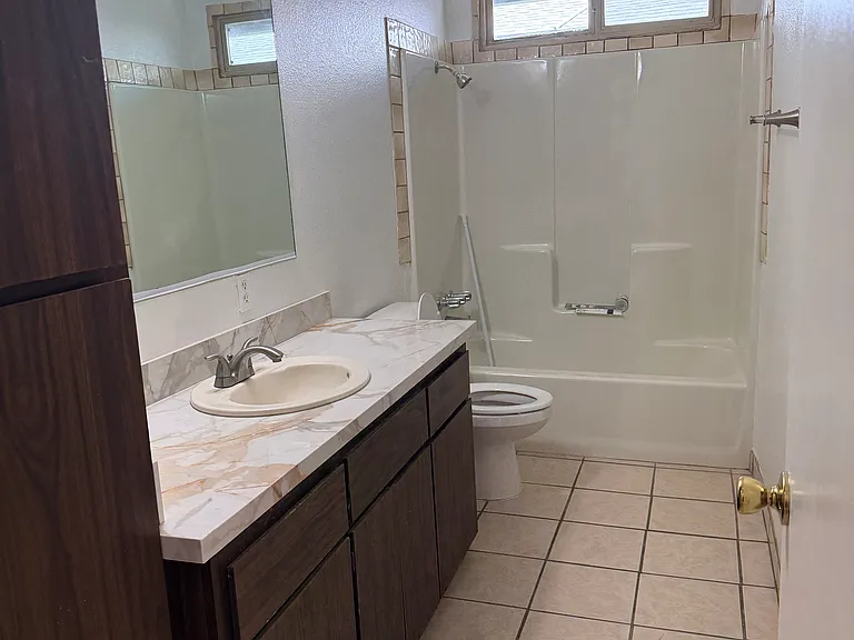 1343 Ford Ave — Photo 7