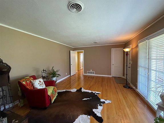 4th image of 3526 Royal Crest Dr
