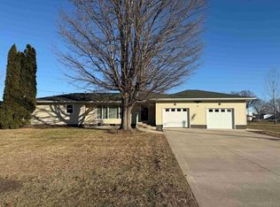 401 Anderson St, Manchester, IA 52057