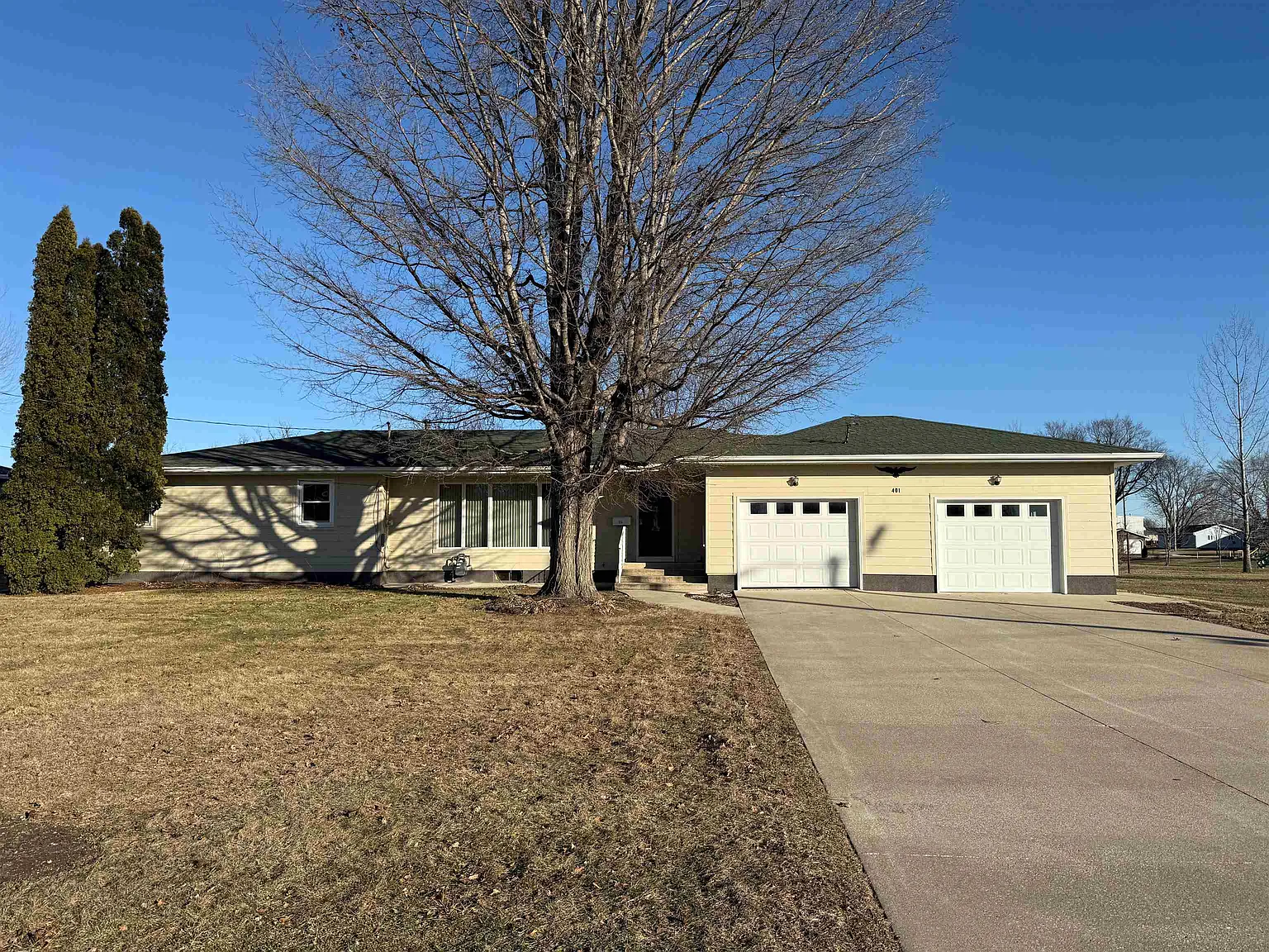 401 Anderson St photo 1