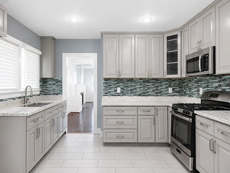 8039 Idlewood St — Photo 2