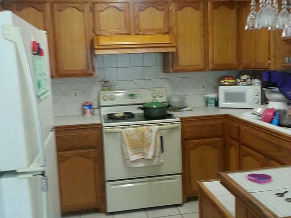 2nd image of 113 Dove St